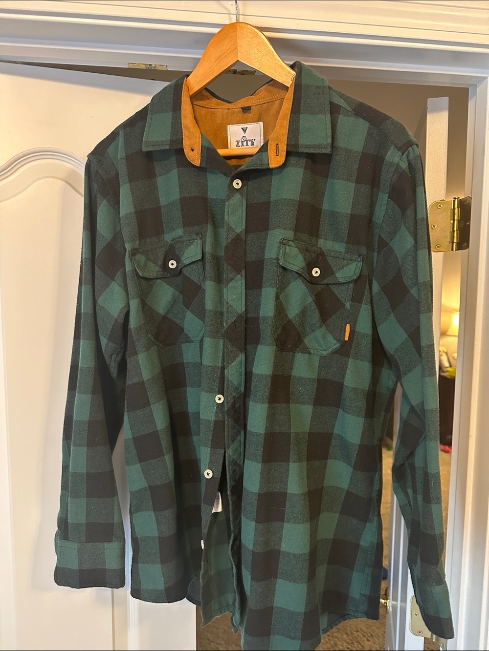 Men's Green & Black Plaid Button-Down Shirt with Tan Contrast Collar
